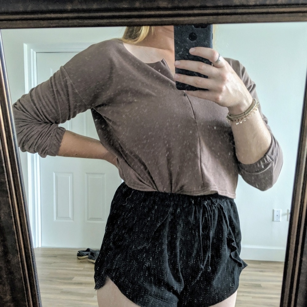 Boohoo Brown cropped shirt